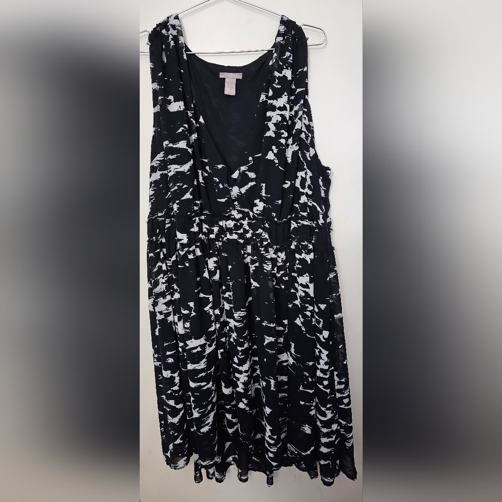 H&M+ Black & White Print Sleeveless Dress - Size 24